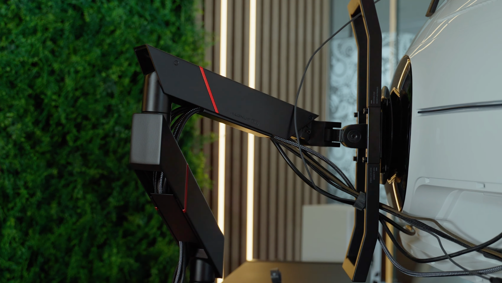 Black Friday Savings on Secretlab Desks and Monitor Arms